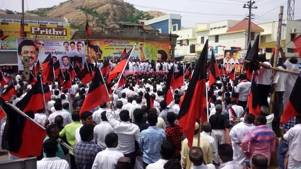 ஆர்ப்பாட்டத்தில் பங்கேற்றவர்கள்